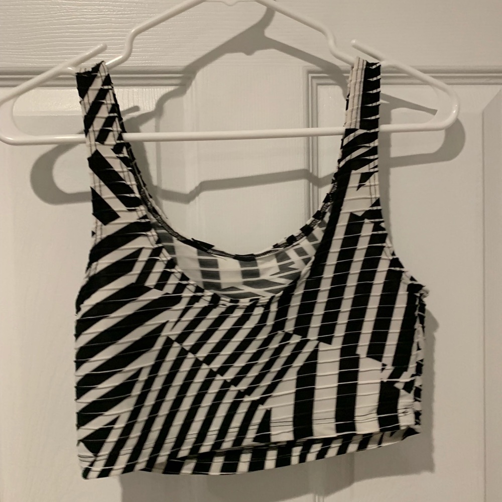 Pattern Crop Top - Picture 1 of 4